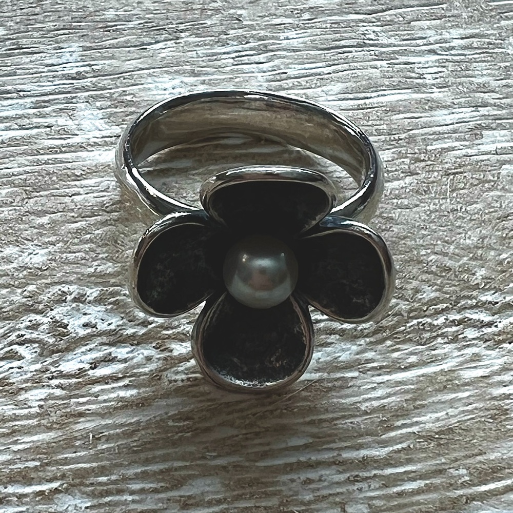Retired James Avery ring, pearl flower, size 6, .925 silver.